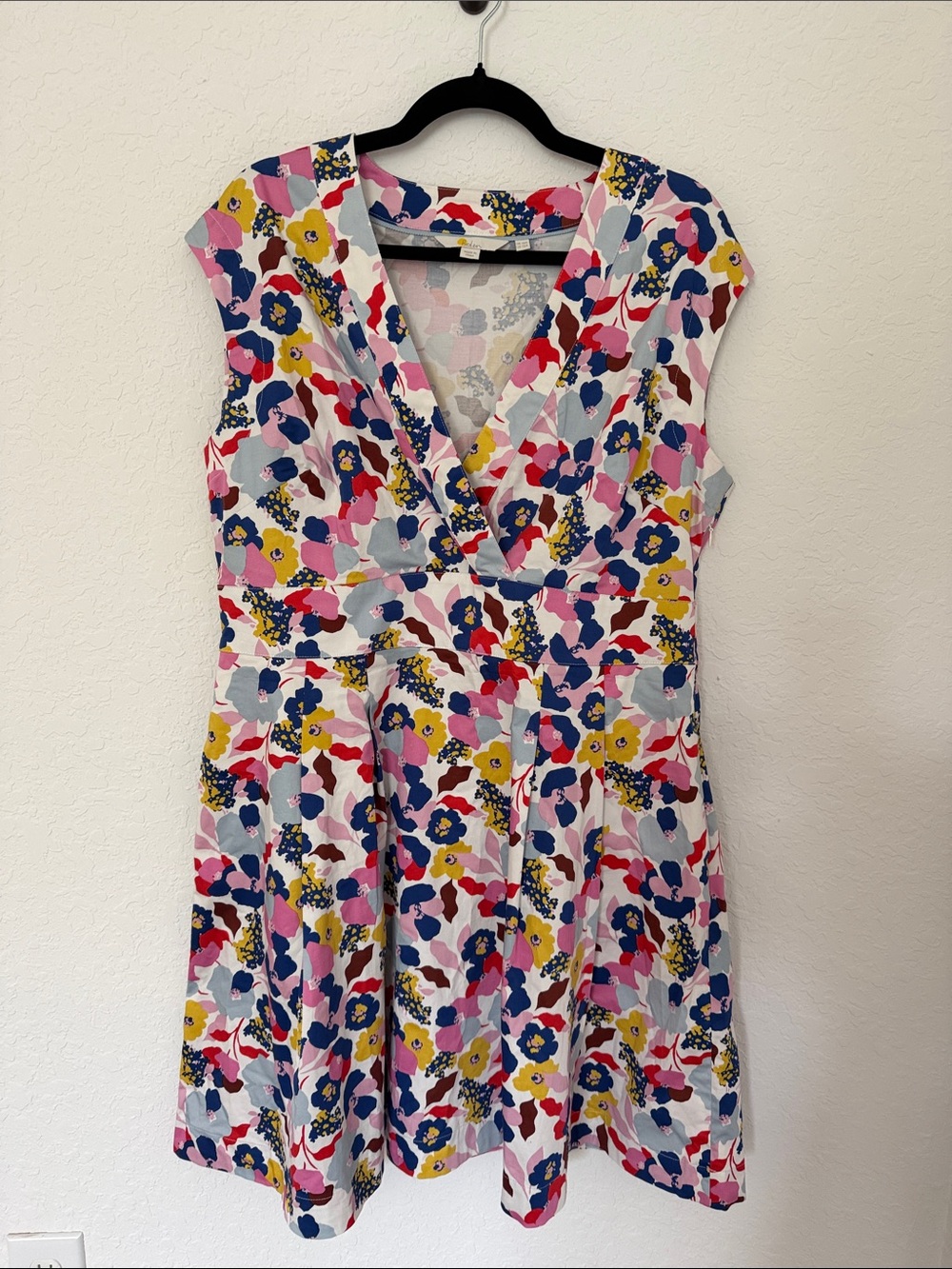 Boden Clemmie Size 12 Floral V-Neck Fit & Flare Dress in Vibrant Multicolor